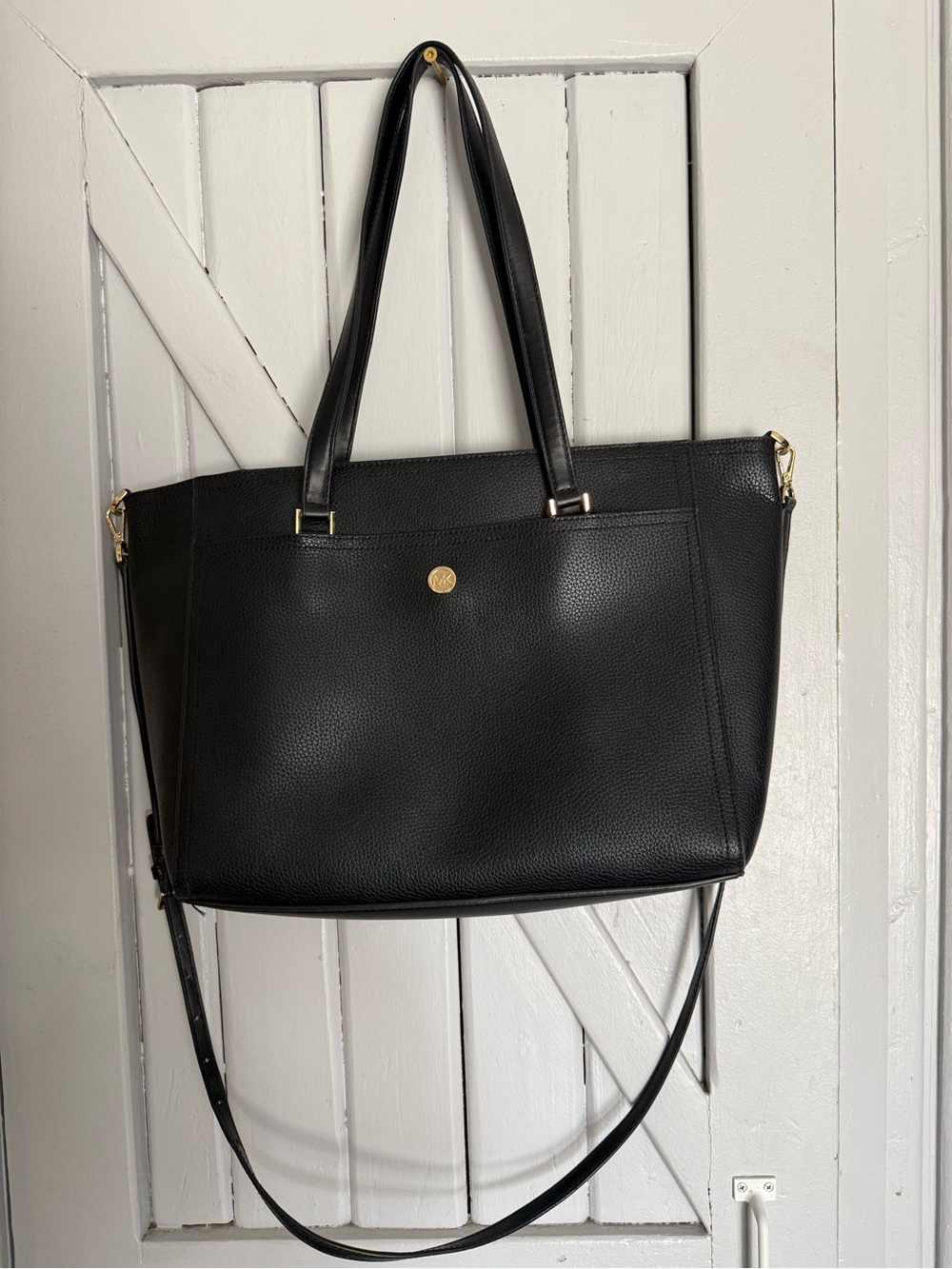 Black Women's Michael Kors Tote Handbag with Gold Accent